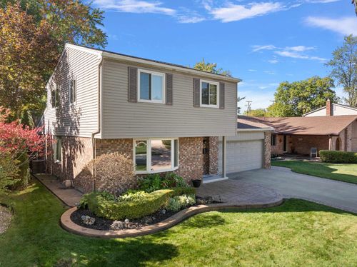 1050 Roslyn St, Mount Clemens, MI, 48043-2935 | Card Image