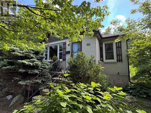 702 Elizabeth Ave, Sarnia, ON, N7S2V1 | Card Image