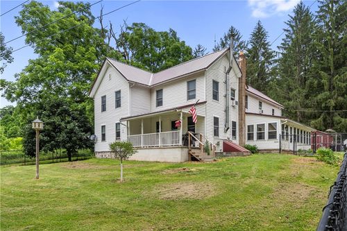 8071 Hunt Hollow Rd, Naples, NY, 14512-9538 | Card Image