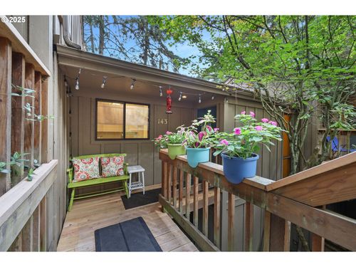 143 Treehill Loop, Eugene, OR, 97405-3553 | Card Image