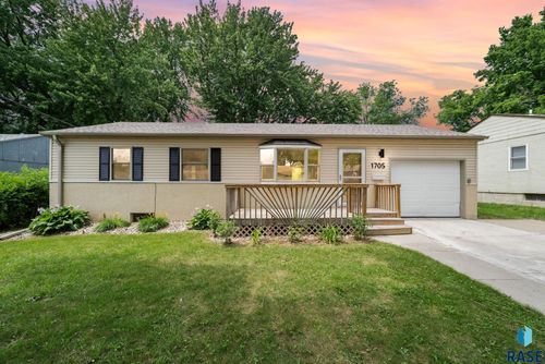 1705 S Point Dr Drive, Sioux Falls, SD, 57103 | Card Image