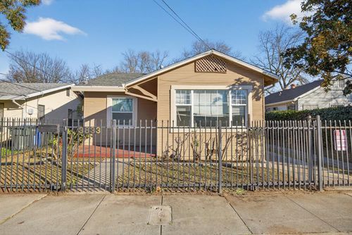 3833 38th Street, Sacramento, CA, 95820 | Card Image