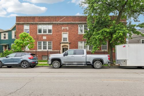 4247 W Addison Street, Chicago, IL, 60641 | Card Image