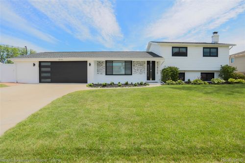 38146 Mast St, Harrison Township, MI, 48045-2746 | Card Image