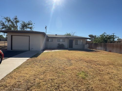 15221 Redondo Dr, Victorville, CA, 92395-3639 | Card Image