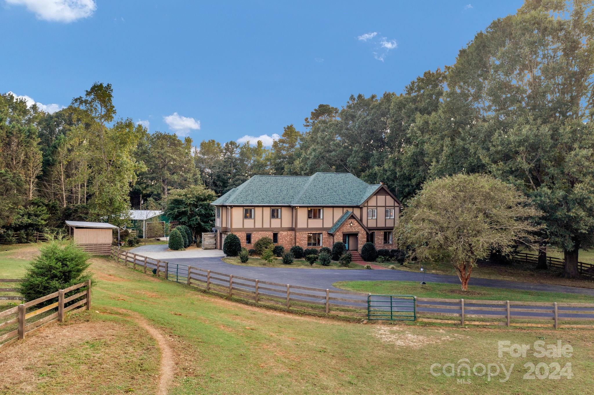 Red Barn Trl, Matthews, NC 28104