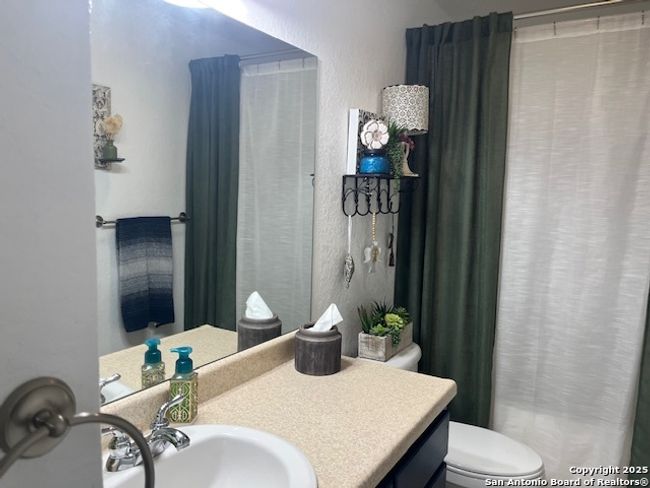 510 Jack Nickolaus Dr, House other with 3 bedrooms, 3 bathrooms and null parking in Devine TX | Image 26