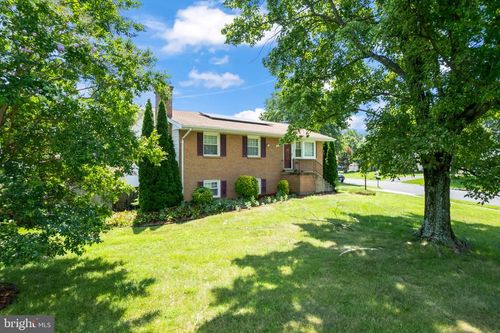 101 Williamsburg Rd, STERLING, VA, 20164-4322 | Card Image