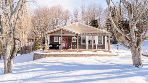 15 Hillcrest Ave, Wolfville, NS, B4P1T5 | Card Image