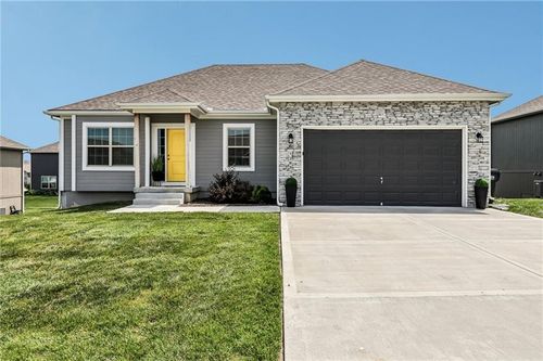 1205 Nw Hilltop Ln, Grain Valley, MO, 64029-7727 | Card Image