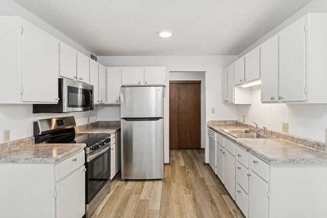 Large kitchen with newer flooring | Image 5