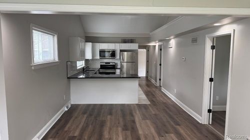 18615 Brohl St, Roseville, MI, 48066-2980 | Card Image
