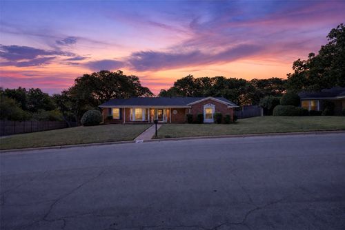 6109 Price Dr, North Richland Hills, TX, 76180-6215 | Card Image