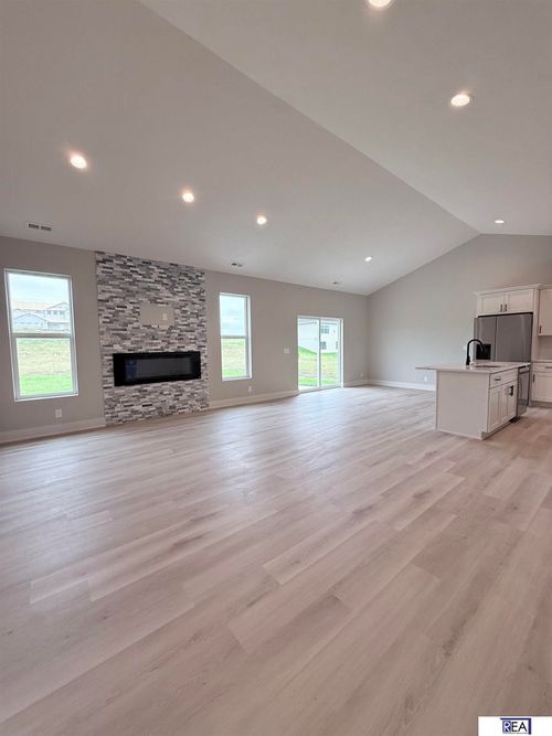 8910 Reed St, Papillion, NE, 68046-5116 | Card Image