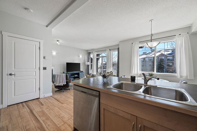 2205 - 211 Aspen Stone Blvd Sw, Condo with 2 bedrooms, 3 bathrooms and 1 parking in Calgary AB | Image 8
