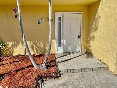 605 Sw 1st Ct, Boynton Beach, FL, 33435-4863 | Card Image