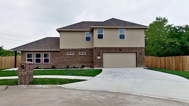 View of front of house with concrete driveway, brick siding, and fence | Image 20