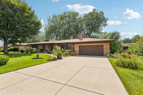 6444 N Kenton Ave, Lincolnwood, IL, 60712-3415 | Card Image
