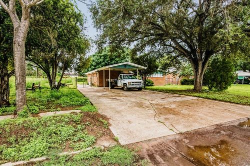 215 2nd St, Premont, TX, 78375-1158 | Card Image