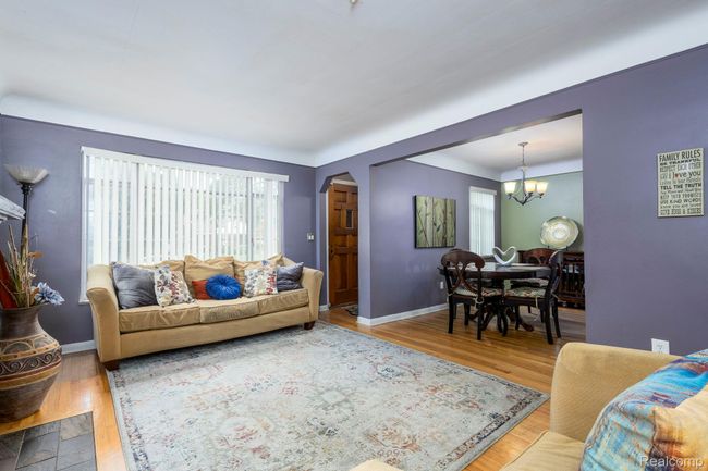 9-web-or-mls-20450 Lochmoor - Interior (2 of 17).jpg | Image 6