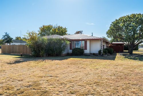 400 S Bailey St, Electra, TX, 76360-2324 | Card Image
