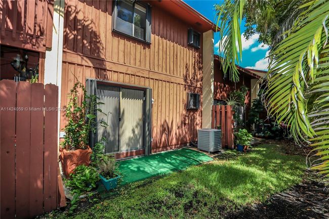 0 - 444 Se 14th St, Townhouse with 2 bedrooms, 2 bathrooms and null parking in Dania Beach FL | Image 27