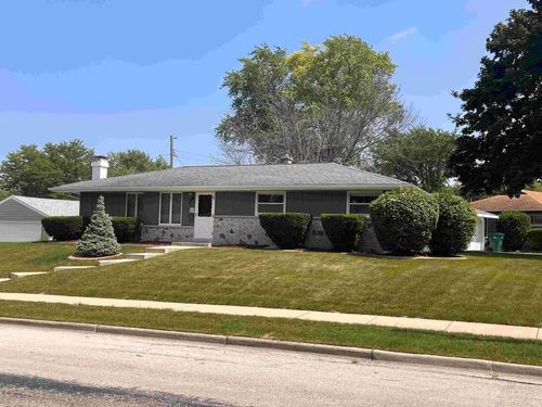 W149N8230 Norman Drive, Menomonee Falls, WI, 53051 | Card Image