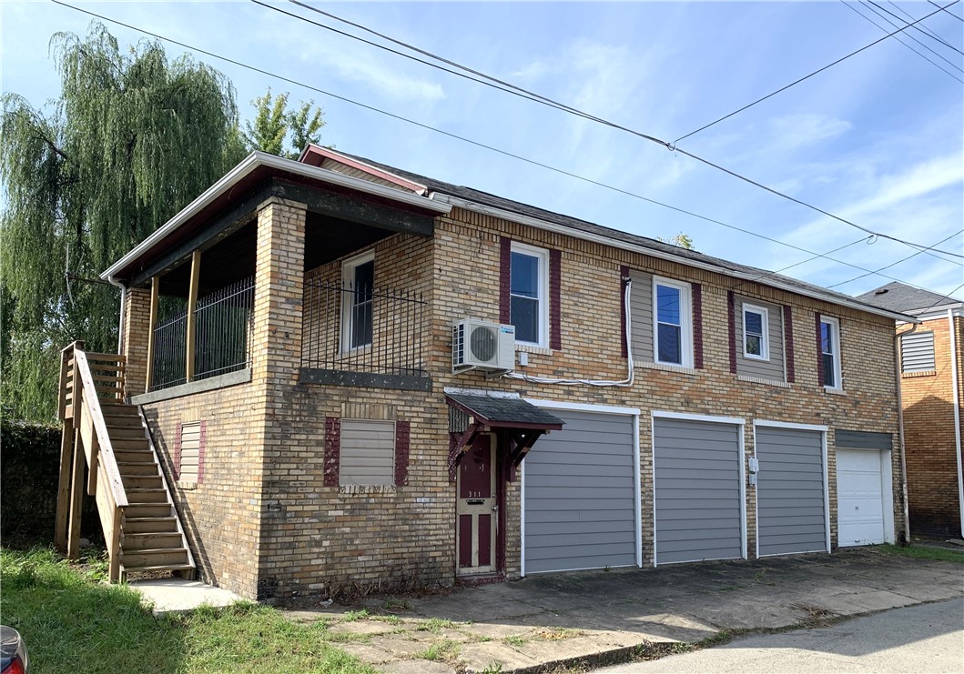 15th St, Beaver Falls, PA 15010