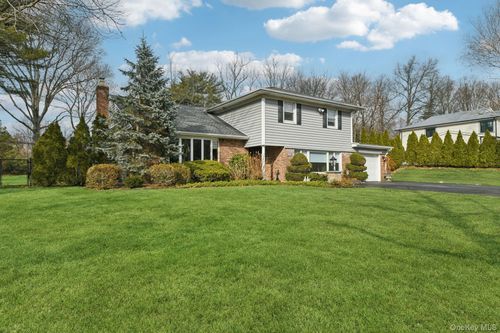 14 Fairway Dr, Great Neck, NY, 11020-1122 | Card Image
