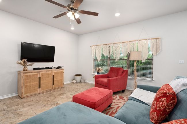 Living Room - Lots of Natural Light | Image 14