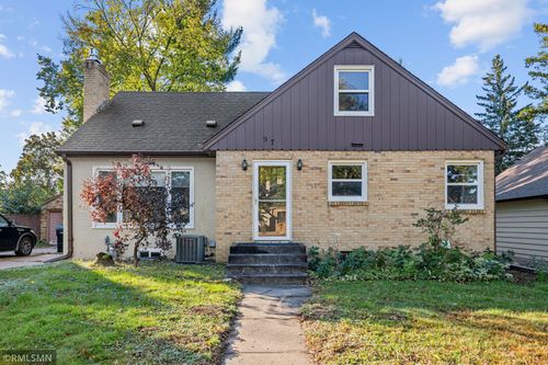 970 Grandview Ave W, Roseville, MN, 55113-4436 | Card Image