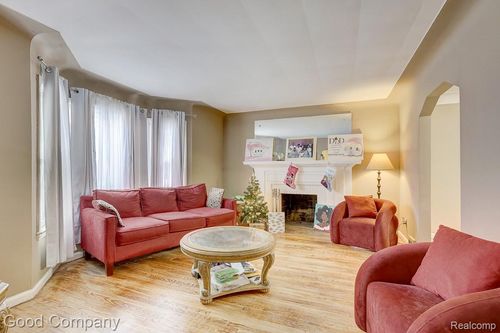 17333 Mansfield St, Detroit, MI, 48235-3525 | Card Image