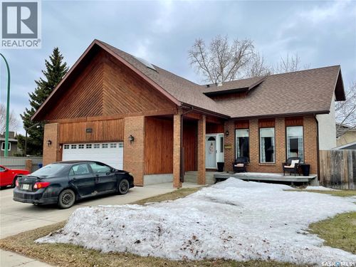 302 Nokomis Pl, Saskatoon, SK, S7K5E2 | Card Image