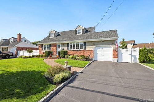 21 Eldridge St, East Northport, NY, 11731-5713 | Card Image
