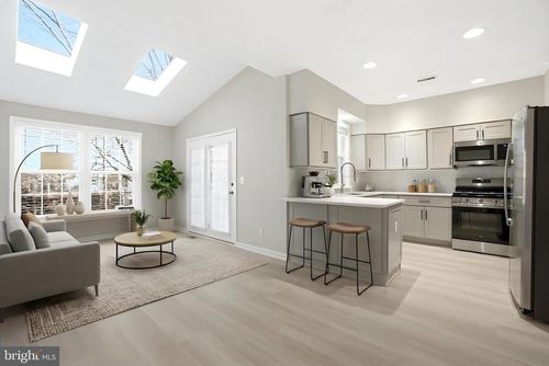 15 Hewetson Ct, LUTHERVILLE TIMONIUM, MD, 21093-7401 | Card Image