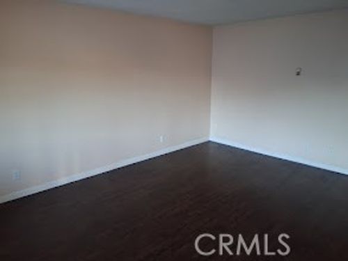 8-1040 Cedar Ave, Long Beach, CA, 90813-3055 | Card Image