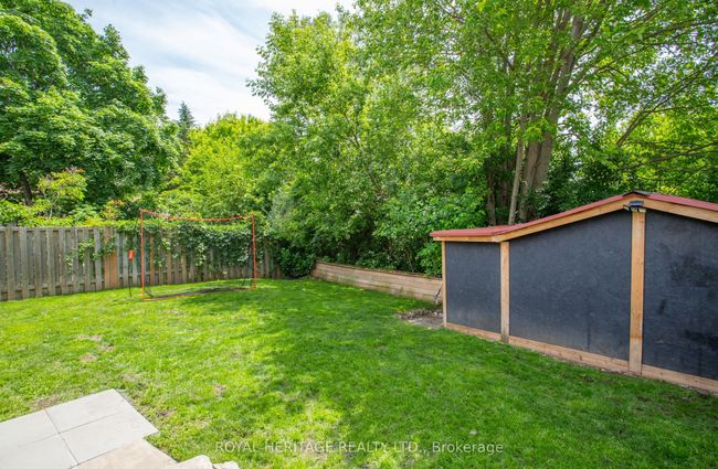 621 Cobblehill Dr, House attached with 4 bedrooms, 3 bathrooms and 3 parking in Oshawa ON | Image 33