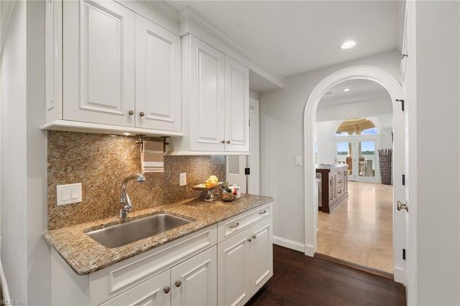 Butler's Pantry: Office, Coffee Bar, Walk-in Pantry and Prep Sink | Image 21