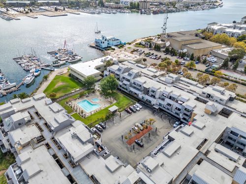 apt-115-7 Embarcadero W, Oakland, CA, 94607-4533 | Card Image
