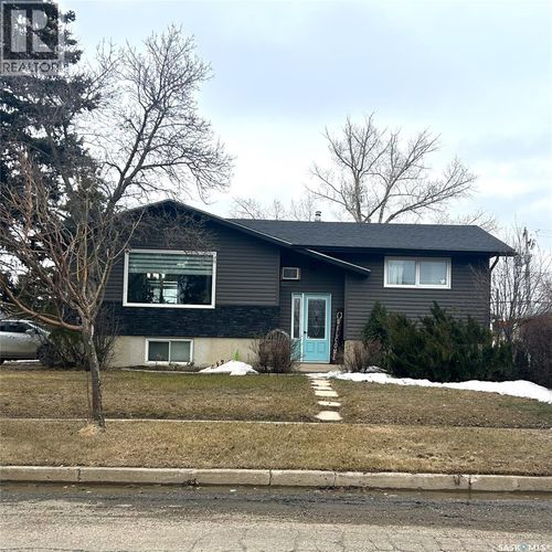122 Hamilton St, Davidson, SK, S0G1A0 | Card Image