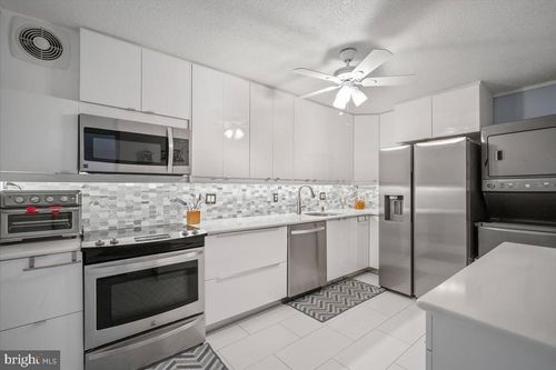 303-8380 Greensboro Dr, MCLEAN, VA, 22102-3519 | Card Image