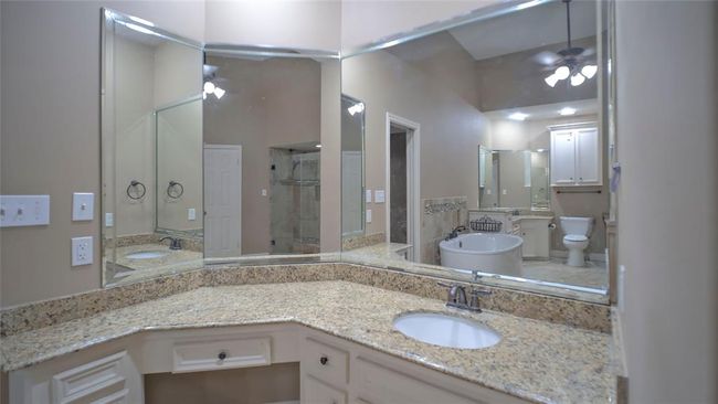 Dual sinks and mirrors | Image 14