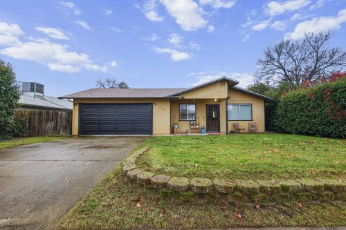 1220 Pershing St, Redding, CA, 96003-1948 | Card Image