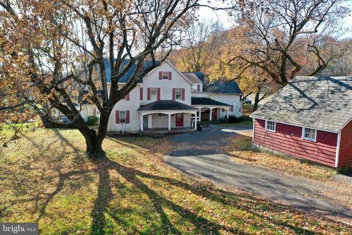 3000 Kreidersville Rd, NORTHAMPTON, PA, 18067-9496 | Card Image