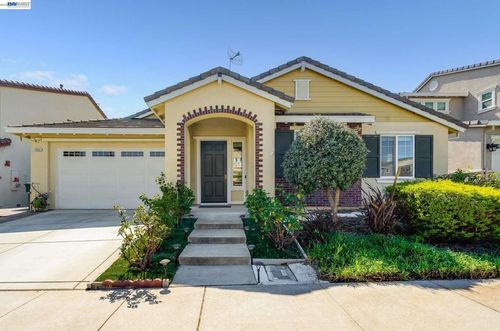 2904 Hanauma Bay Dr, Pittsburg, CA, 94565-7930 | Card Image