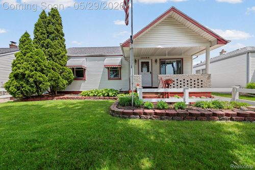 12435 Agnes St, Southgate, MI, 48195-3505 | Card Image
