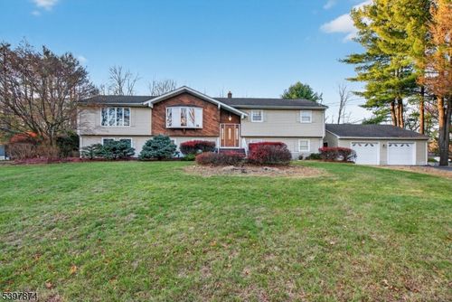 28 Deerfield Dr, Franklin, NJ, 07416-9712 | Card Image