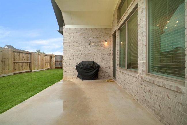 Back patio with gas stub out connection. | Image 31