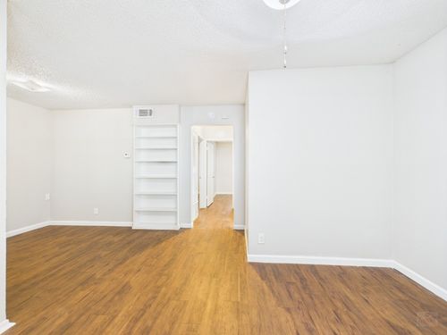 136-2401 Manor Rd, Austin, TX, 78722-2013 | Card Image