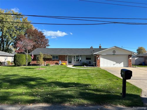 39520 Venetian Dr, Harrison Twp, MI, 48045-5717 | Card Image